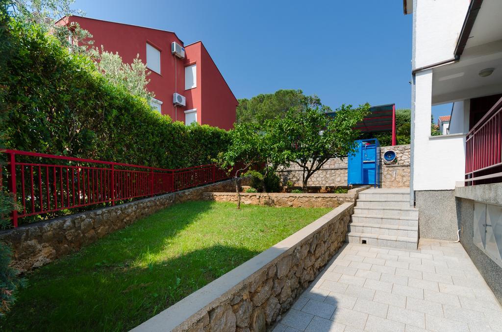 Apartments Miha Krk Town Exterior foto